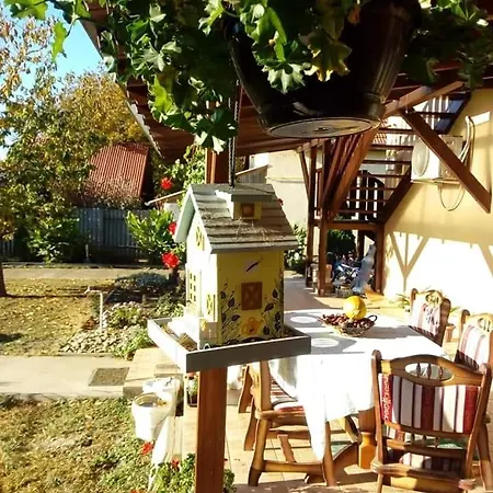 Holt-tisza Vendeghaz Guest house *